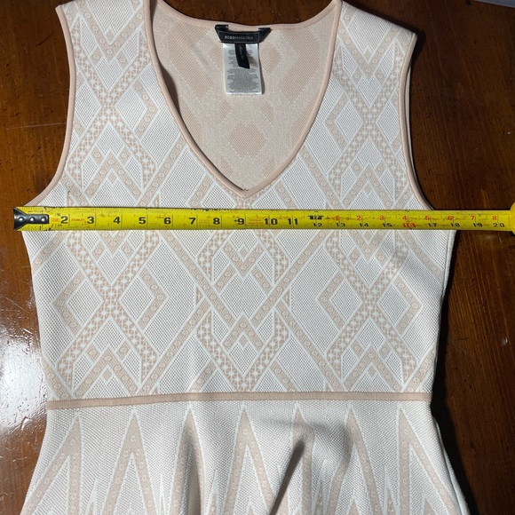 Large BCBGMAXAZRIA Gardenia top with bottom detail flair. Pink - Picture 16 of 17